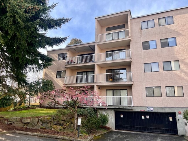 Building Photo - Lakeview Court Apartments