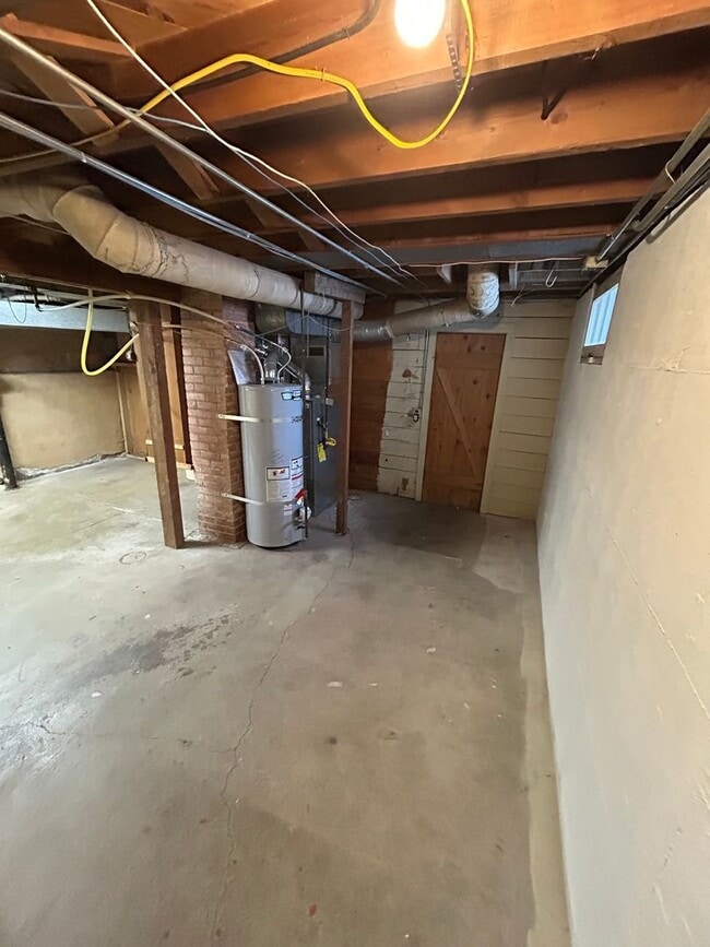 Building Photo - 376 W Washington St