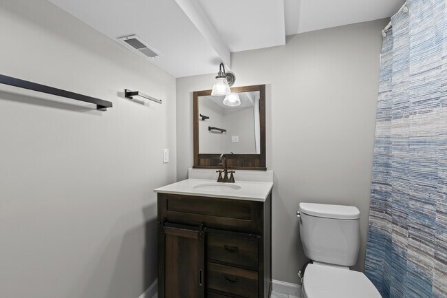 Building Photo - 4521 Thorncroft Ave