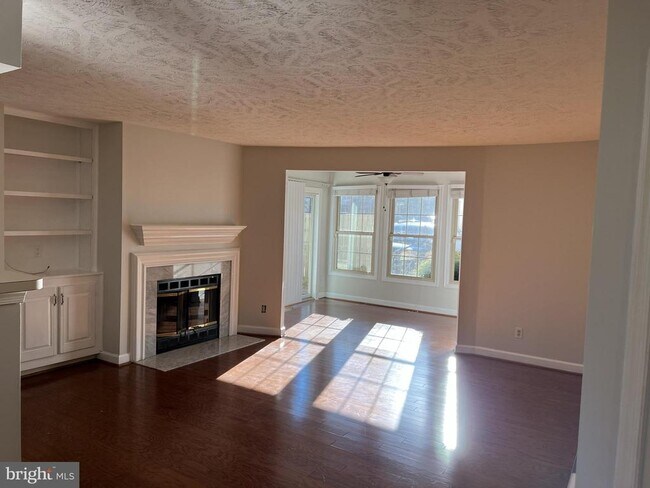 Building Photo - 12002 Ridge Knoll Dr