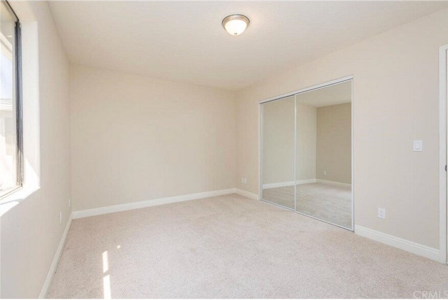 Building Photo - 6128 Vinevale Ave