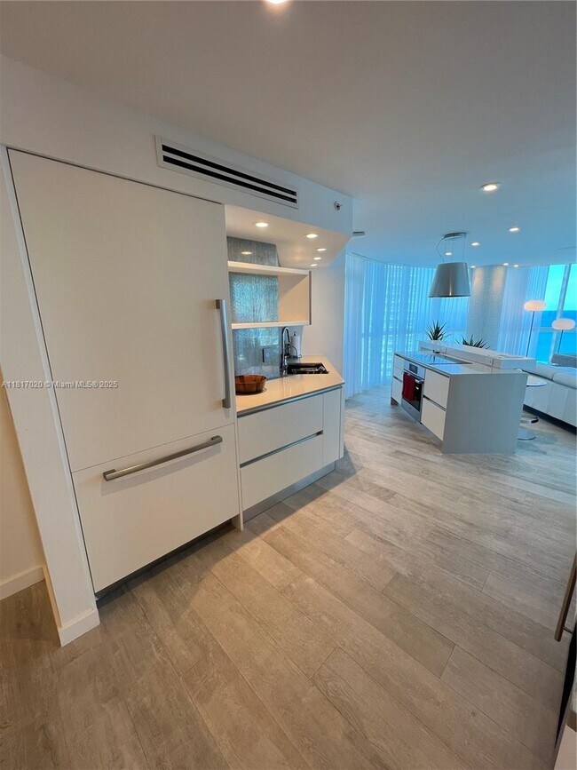 Building Photo - 6301 Collins Ave