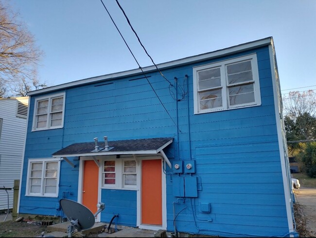 Building Photo - 118 E Olive St