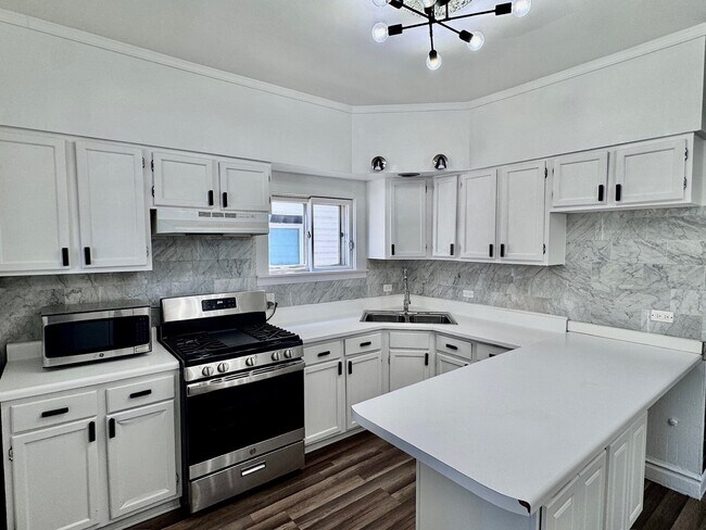 Building Photo - 2047 N Lavergne Ave