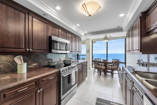 Building Photo - 250 S Ocean Blvd