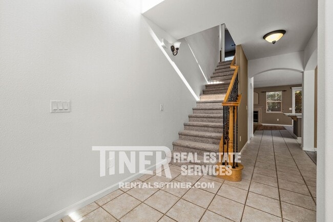 Building Photo - 6530 Aster Ct