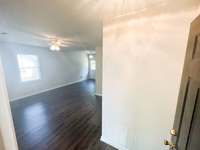 Building Photo - 3 bedroom, 2 bathroom ranch style home in Greensboro, NC