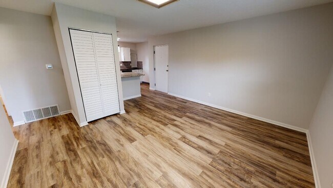 Building Photo - 3185 Dorris Ave