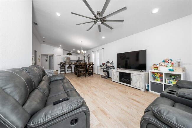 Building Photo - 355 Lily Ln