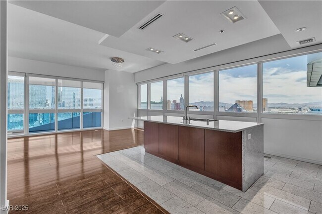 Building Photo - 4471 Dean Martin Dr