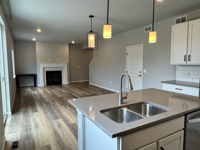 Building Photo - 10848 Hayloft St
