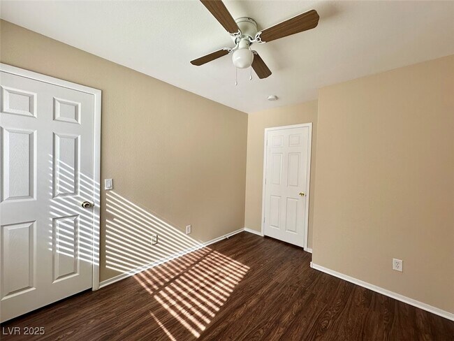 Building Photo - 7576 Jacaranda Leaf St