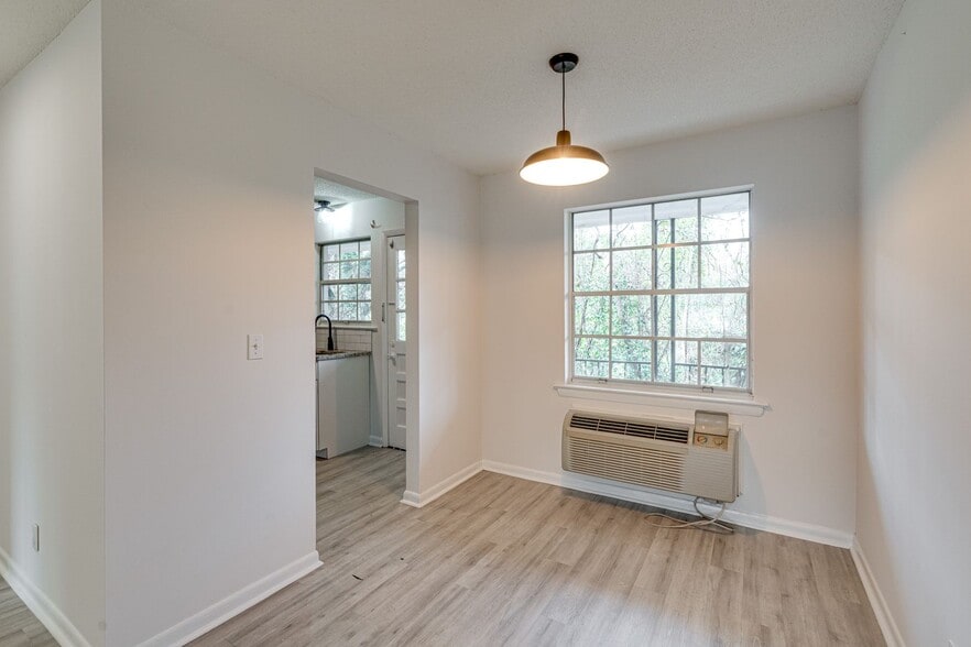 Building Photo - 2845 Dayton Blvd