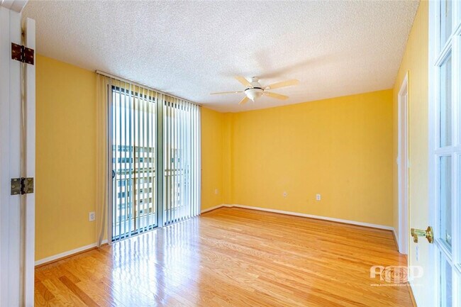 Building Photo - 3100 NE 48th St