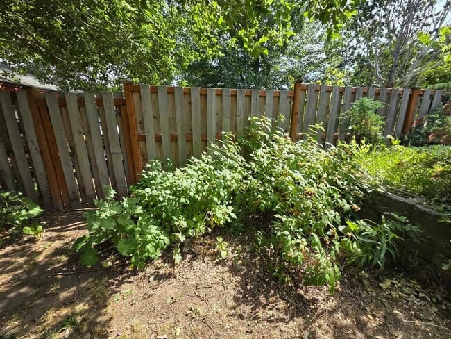 Building Photo - Adorable 2 bedroom house for rent in quiet...