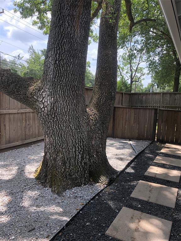 Building Photo - 1402 Chamboard Ln
