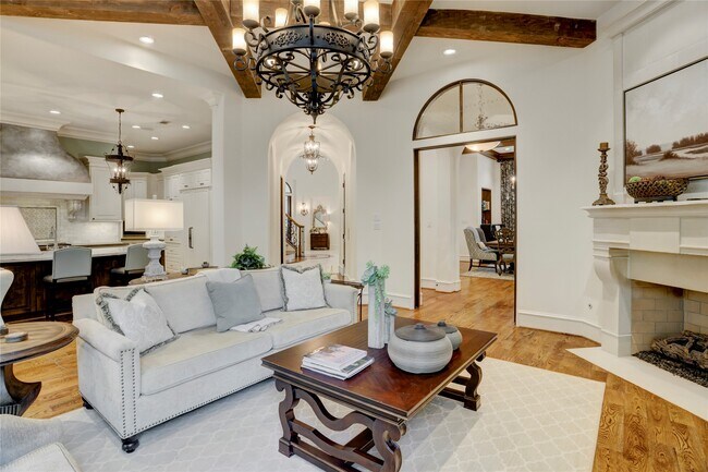 Building Photo - 5015 Jason St