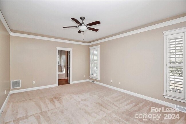 Building Photo - 2300 Mirow Pl