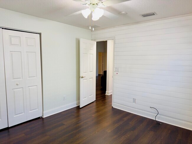 Building Photo - 11479 SW Glengarry Ct