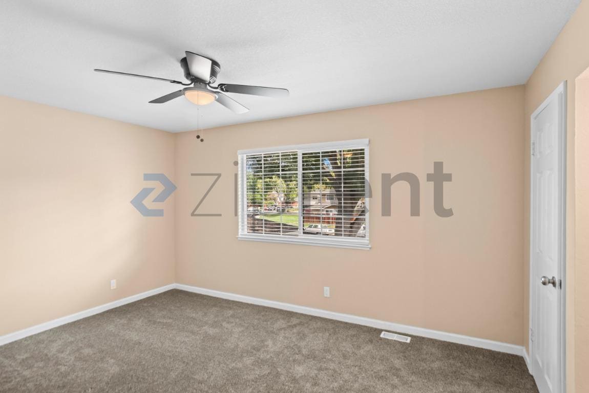 Building Photo - Unit 3