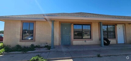 Building Photo - 600 S Abilene Ave