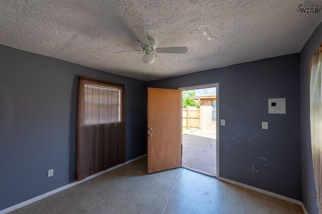 Building Photo - 4448 Cunningham Dr