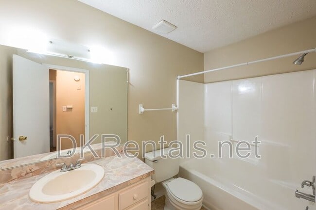Building Photo - 3038 Courtney Dr