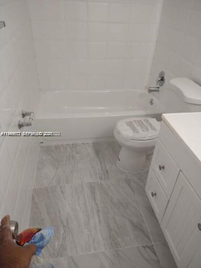 Building Photo - 7006-7008 NW 78th Ave