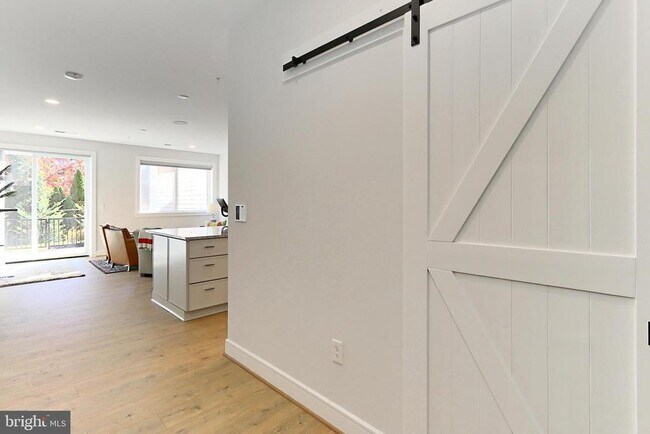 Building Photo - 635 Slaters Ln