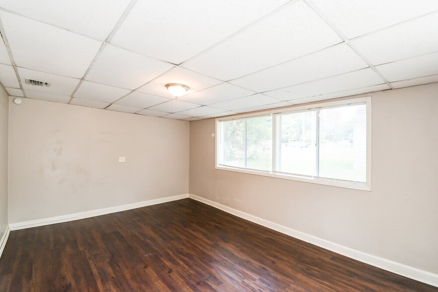 Building Photo - 10513 Suomi St