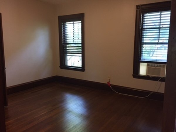 Building Photo - 17 Burroughs St
