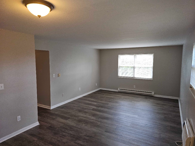 Building Photo - 5856 Highview Dr