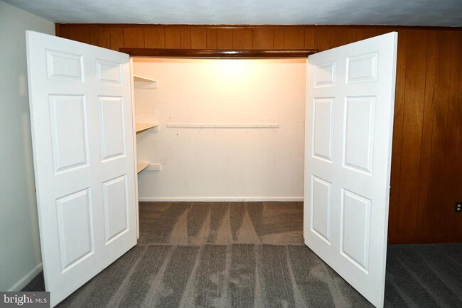 Building Photo - 4842 Randolph Dr