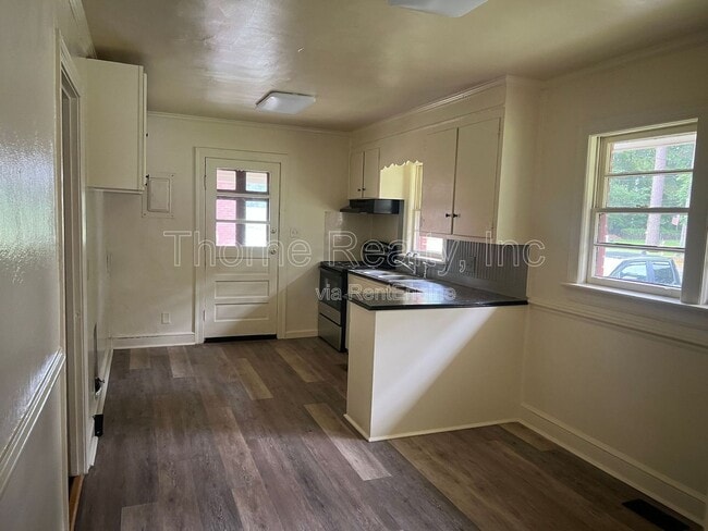 Building Photo - 2008 Beverly Rd