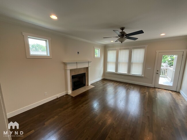 Building Photo - 2822 W Kirkwood Ave