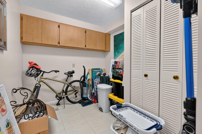 Building Photo - 2401 Marina Isle Way