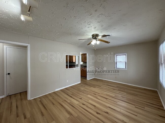 Building Photo - 1020 E Fischer St