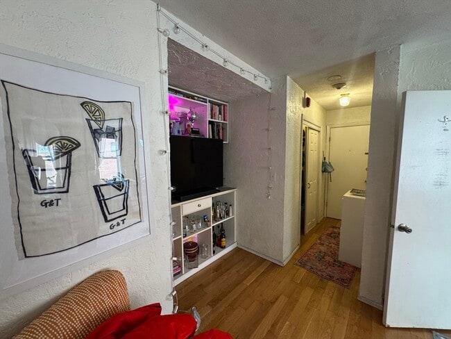 Building Photo - 35 Charter St