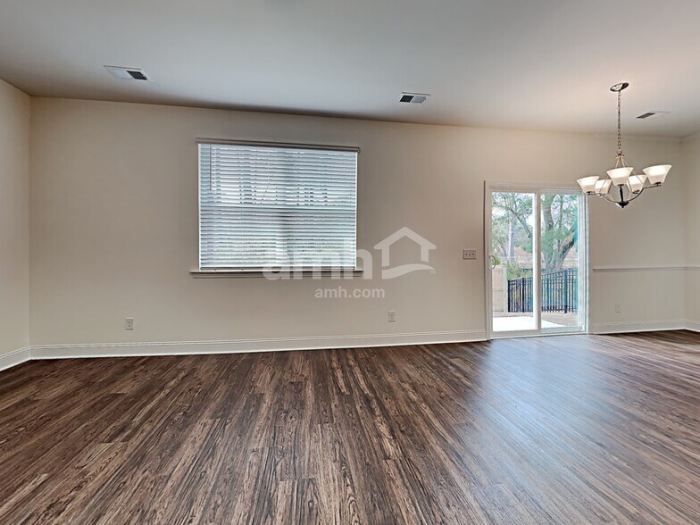Building Photo - 1820 Produce Ln
