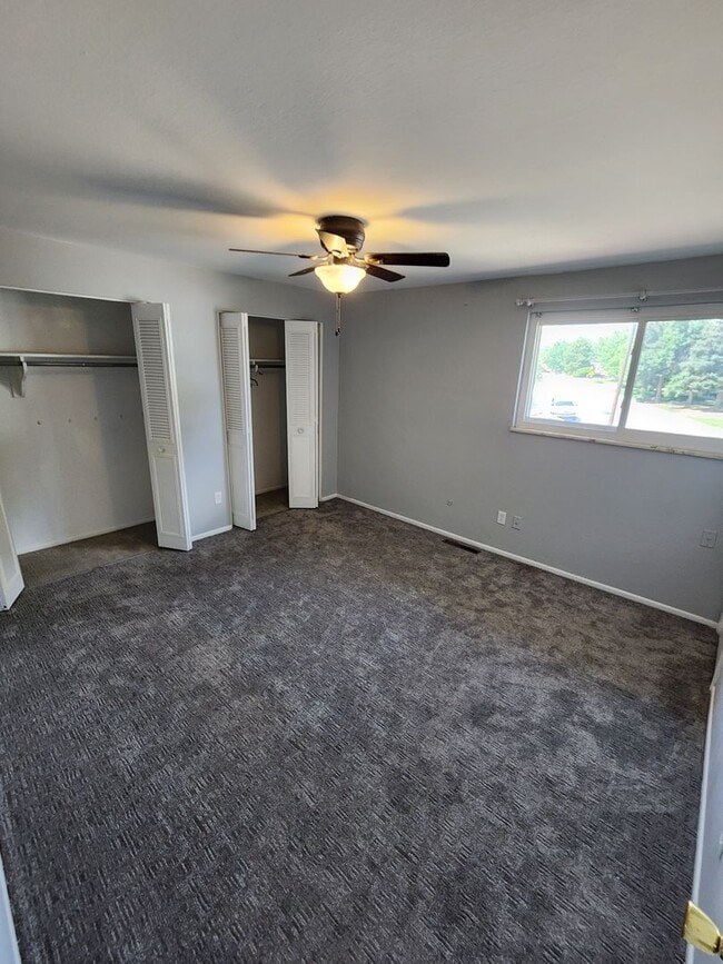Building Photo - Beautiful Townhome