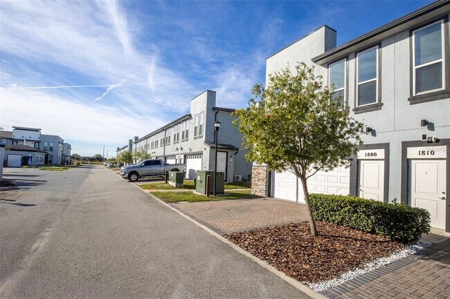 Building Photo - 1800 Houston St