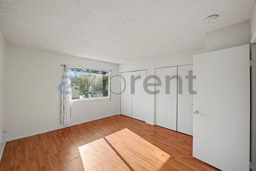 Building Photo - Unit 3