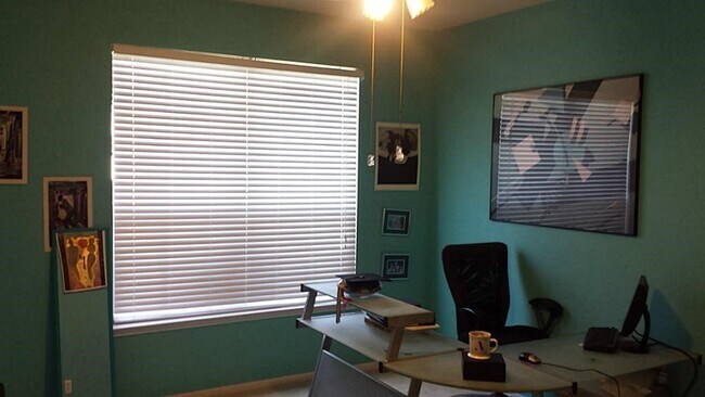 Building Photo - 2015 Foxhill Dr