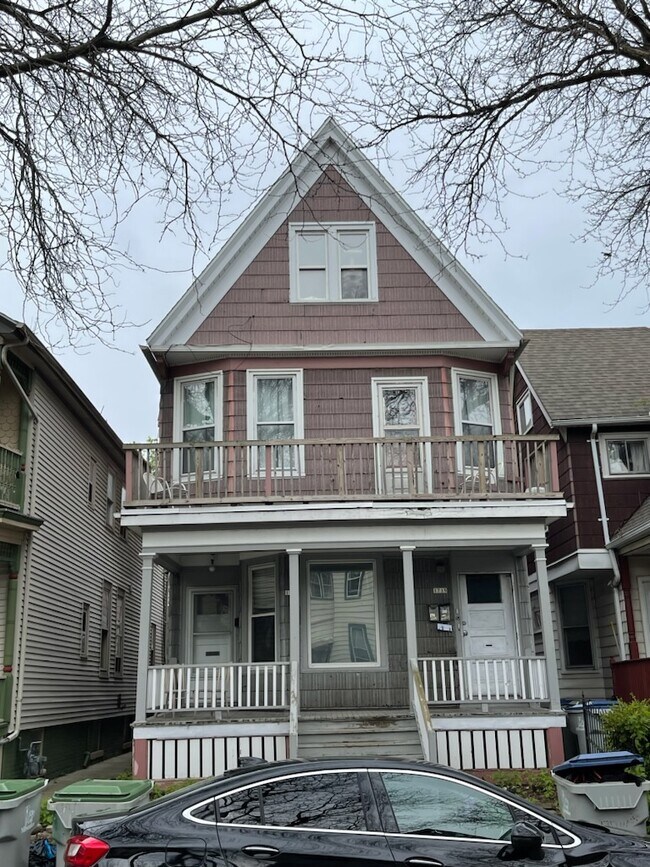 Building Photo - 1717 N Astor St