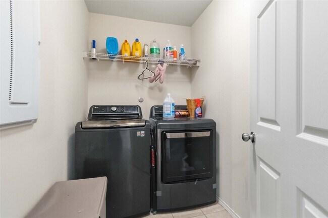 Building Photo - 12045 Silver Lining