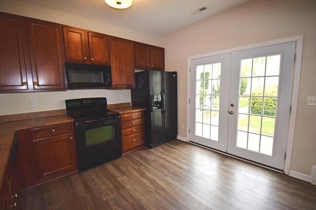 Building Photo - 1077 Woodglen Ln