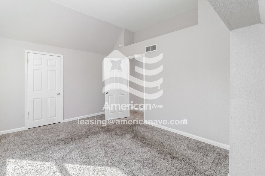 Building Photo - 104 Blackburn Ave