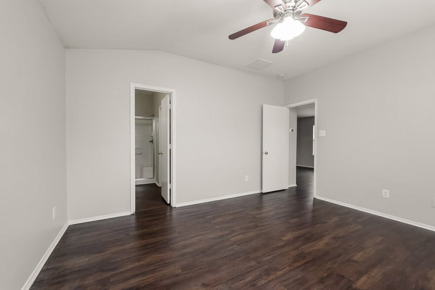 Building Photo - 1811 Adobe Stone Dr