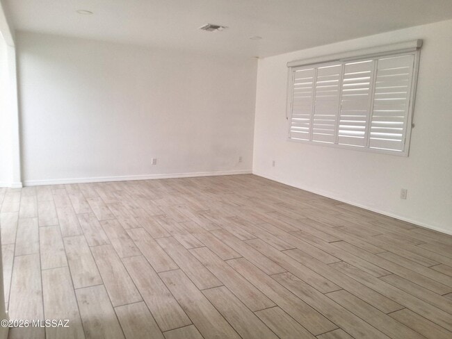 Building Photo - 434 S Vista Del Rio