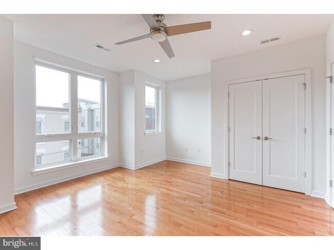 Building Photo - 1629 Swain St